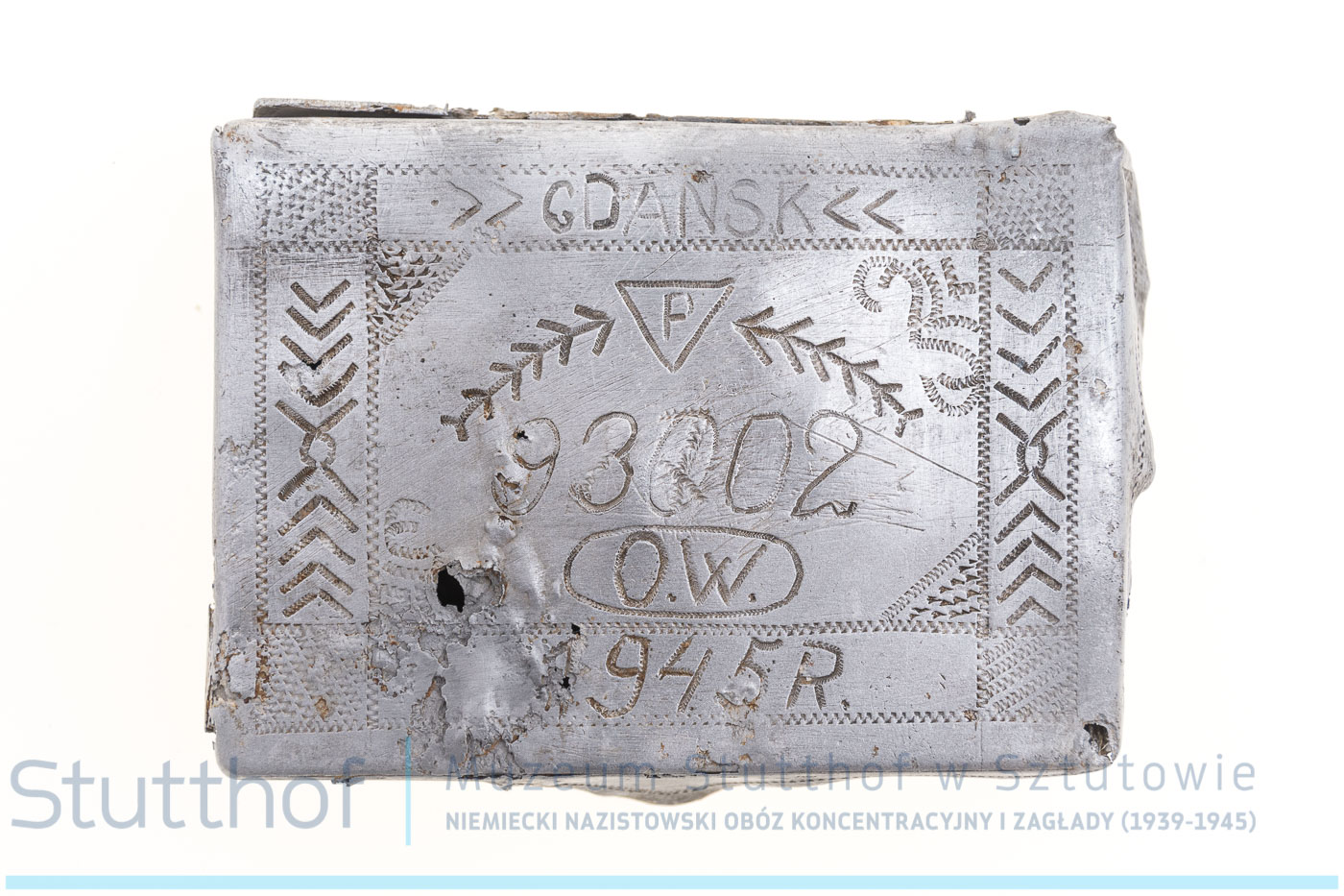 The lid of an engraved cigarette case. Condition after conservation.