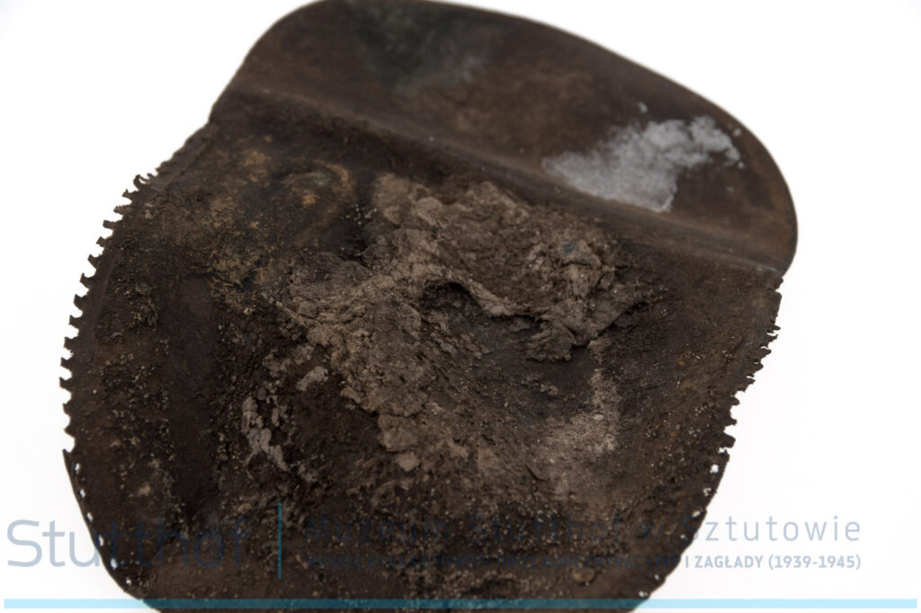 Fragment of a purse belonging to one of the victims of the execution carried out in the Stutthof camp in January 1940. Condition before conservation. Photo Eon. M. Wolski